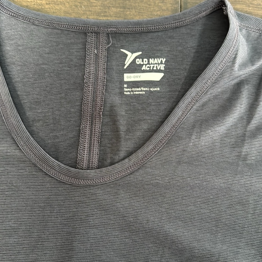 ๐3/$15 Old Navy Active Go-Dry Women's T-Shirt - Picture 7 of 9